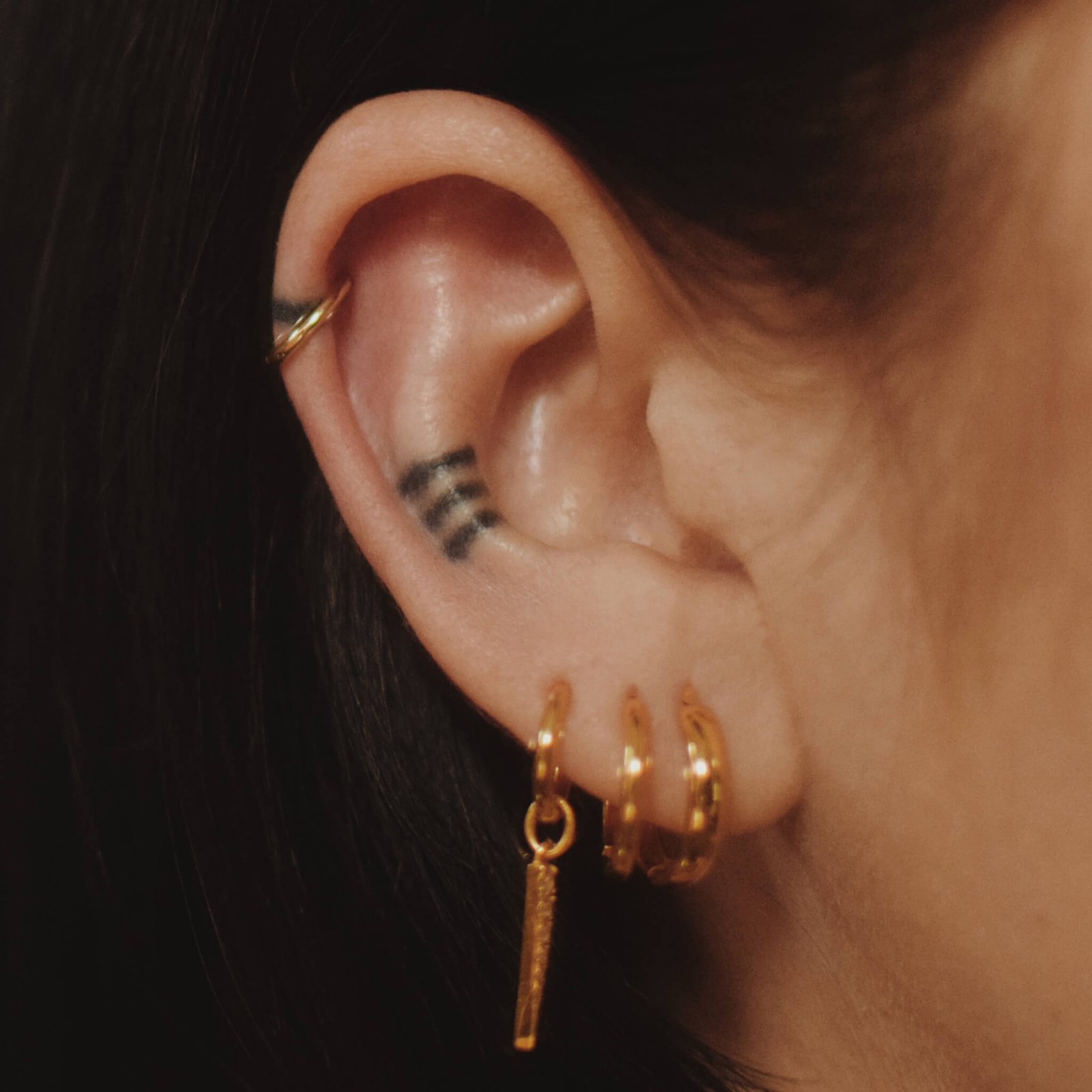 Classic-Cartilage-Hoop-14k-Kelly-2048.jpg